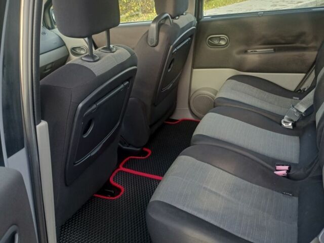 Рено Сценик 2004 в Рава-Русская на Automoto.ua Серый Рено Сценик, объемом двигателя 0 л и пробегом 130 тыс. км за 4500 $, фото 6 на Automoto.ua