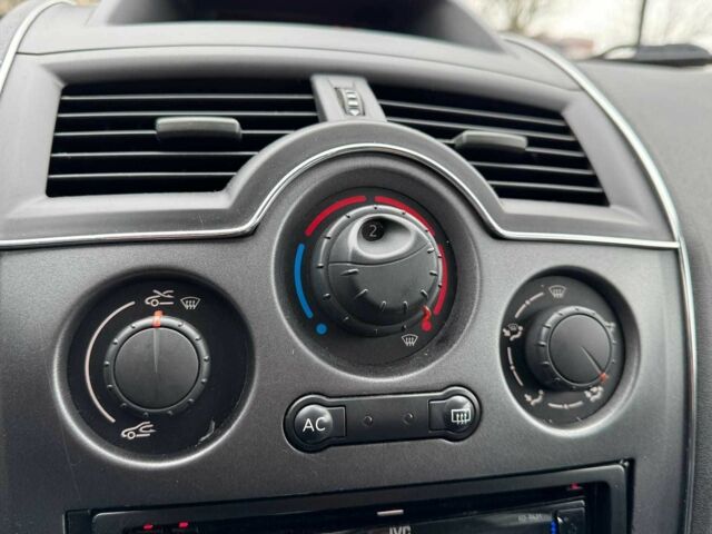 Серый Рено Сценик, объемом двигателя 1.4 л и пробегом 191 тыс. км за 4390 $, фото 16 на Automoto.ua