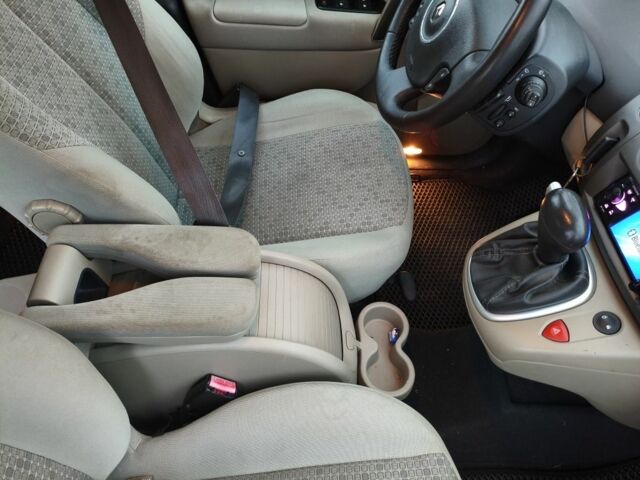 Серый Рено Сценик, объемом двигателя 2 л и пробегом 230 тыс. км за 5000 $, фото 4 на Automoto.ua