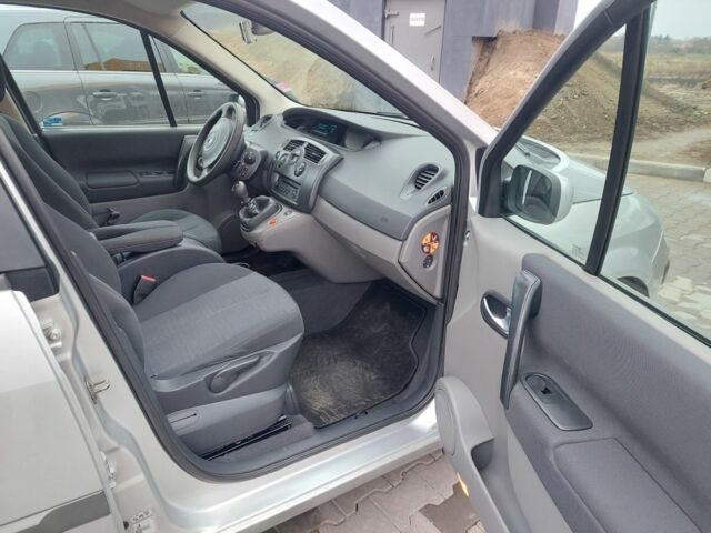 Серый Рено Сценик, объемом двигателя 0 л и пробегом 2 тыс. км за 5500 $, фото 5 на Automoto.ua