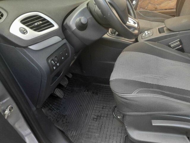 Сірий Рено Сценік, об'ємом двигуна 1.6 л та пробігом 106 тис. км за 8500 $, фото 4 на Automoto.ua