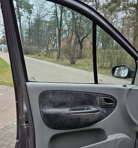 Серый Рено Сценик, объемом двигателя 1.6 л и пробегом 200 тыс. км за 3490 $, фото 18 на Automoto.ua