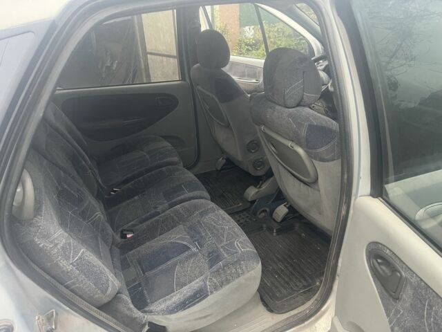 Серый Рено Сценик, объемом двигателя 1.6 л и пробегом 235 тыс. км за 3100 $, фото 5 на Automoto.ua