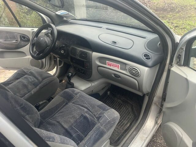 Серый Рено Сценик, объемом двигателя 1.6 л и пробегом 235 тыс. км за 3100 $, фото 4 на Automoto.ua