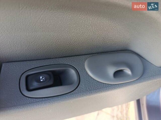 Сірий Рено Сценік, об'ємом двигуна 1.6 л та пробігом 230 тис. км за 3499 $, фото 34 на Automoto.ua