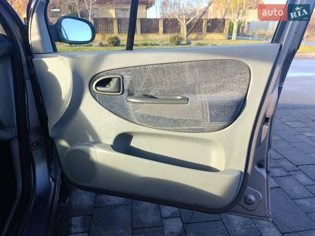 Сірий Рено Сценік, об'ємом двигуна 1.6 л та пробігом 230 тис. км за 3499 $, фото 45 на Automoto.ua