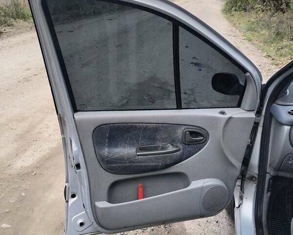 Рено Сценик 2001 в Виннице на Automoto.ua Серый Рено Сценик, объемом двигателя 1.6 л и пробегом 300 тыс. км за 2900 $, фото 8 на Automoto.ua