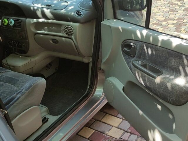 Серый Рено Сценик, объемом двигателя 1.6 л и пробегом 350 тыс. км за 3500 $, фото 2 на Automoto.ua