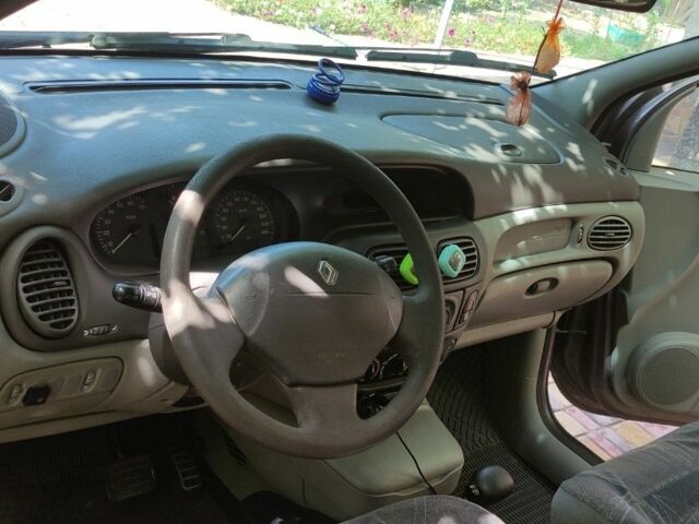 Серый Рено Сценик, объемом двигателя 1.6 л и пробегом 350 тыс. км за 3500 $, фото 5 на Automoto.ua