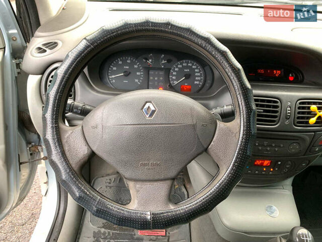 Рено Сценик 2002 в Виннице на Automoto.ua Серый Рено Сценик, объемом двигателя 1.6 л и пробегом 270 тыс. км за 3490 $, фото 31 на Automoto.ua