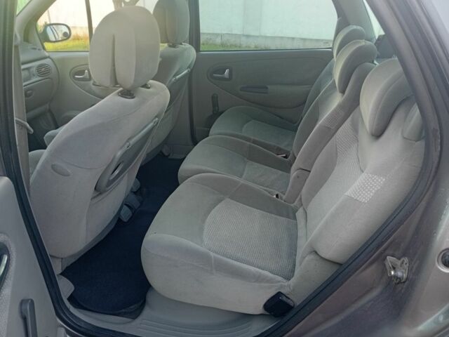 Серый Рено Сценик, объемом двигателя 2 л и пробегом 280 тыс. км за 3800 $, фото 5 на Automoto.ua