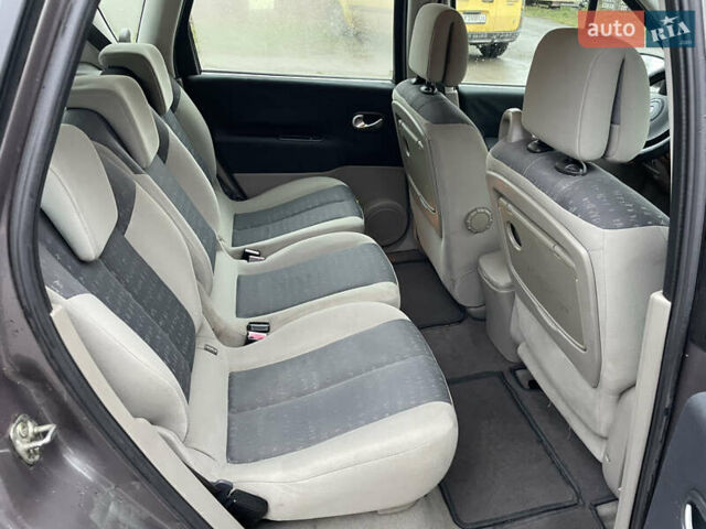 Серый Рено Сценик, объемом двигателя 1.6 л и пробегом 247 тыс. км за 4555 $, фото 42 на Automoto.ua