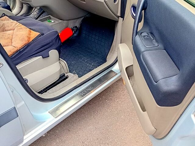 Серый Рено Сценик, объемом двигателя 1.5 л и пробегом 310 тыс. км за 4100 $, фото 5 на Automoto.ua