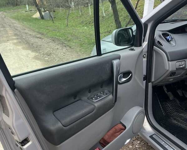 Серый Рено Сценик, объемом двигателя 1.6 л и пробегом 162 тыс. км за 4800 $, фото 11 на Automoto.ua