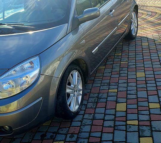 Серый Рено Сценик, объемом двигателя 2 л и пробегом 210 тыс. км за 4300 $, фото 1 на Automoto.ua