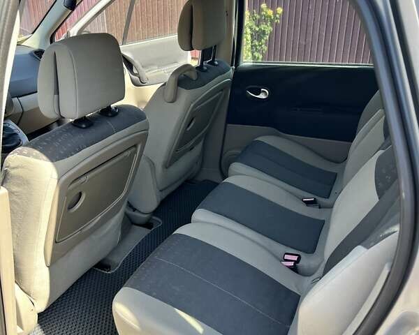 Серый Рено Сценик, объемом двигателя 1.6 л и пробегом 280 тыс. км за 5700 $, фото 7 на Automoto.ua