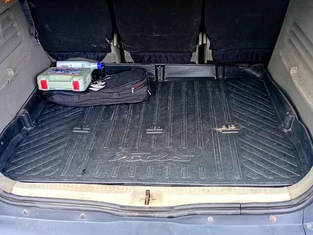 Серый Рено Сценик, объемом двигателя 1.5 л и пробегом 310 тыс. км за 4100 $, фото 8 на Automoto.ua