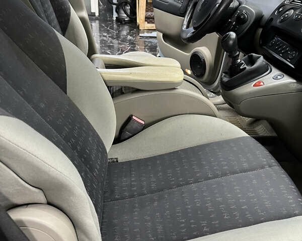 Серый Рено Сценик, объемом двигателя 1.9 л и пробегом 260 тыс. км за 4500 $, фото 19 на Automoto.ua