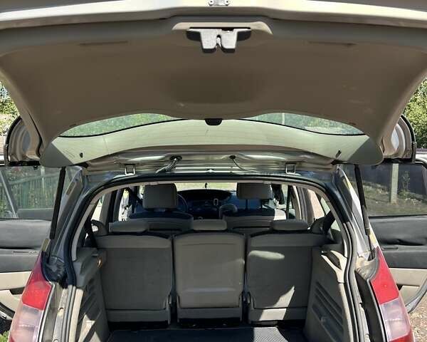 Серый Рено Сценик, объемом двигателя 1.6 л и пробегом 280 тыс. км за 5700 $, фото 9 на Automoto.ua