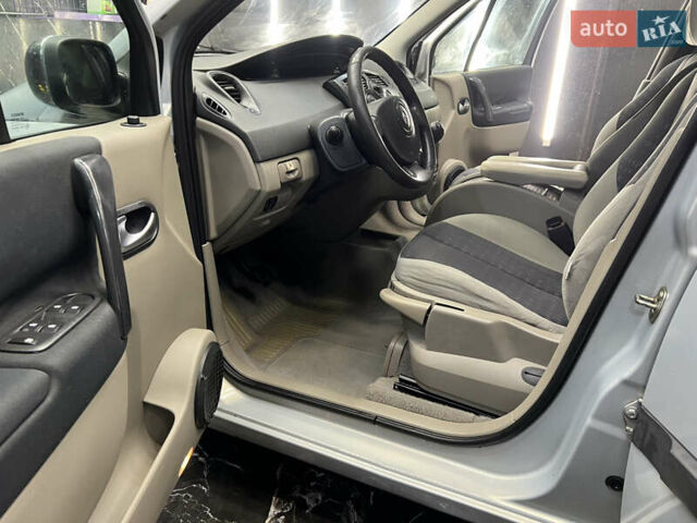 Серый Рено Сценик, объемом двигателя 1.9 л и пробегом 260 тыс. км за 4500 $, фото 13 на Automoto.ua