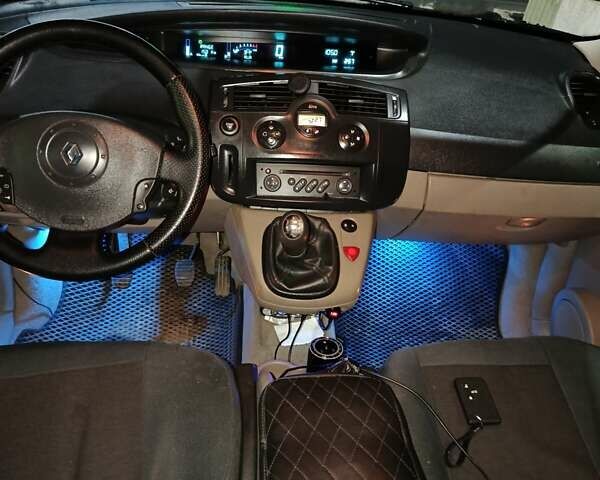 Серый Рено Сценик, объемом двигателя 1.6 л и пробегом 198 тыс. км за 3999 $, фото 4 на Automoto.ua