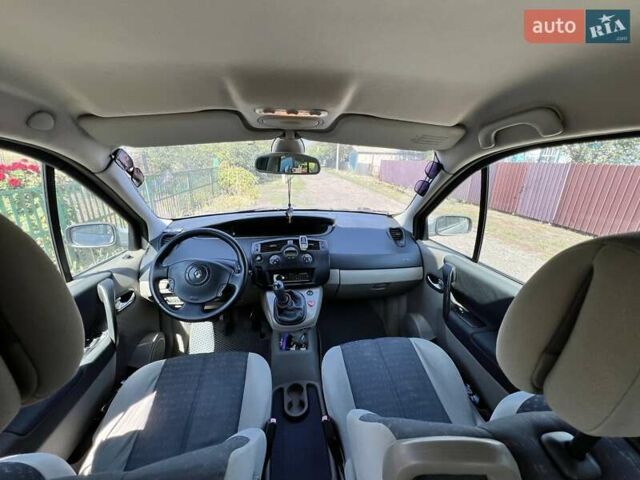 Серый Рено Сценик, объемом двигателя 1.6 л и пробегом 280 тыс. км за 5700 $, фото 3 на Automoto.ua