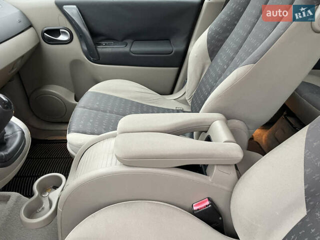 Серый Рено Сценик, объемом двигателя 1.6 л и пробегом 247 тыс. км за 4555 $, фото 28 на Automoto.ua