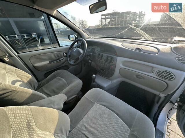Серый Рено Сценик, объемом двигателя 1.6 л и пробегом 267 тыс. км за 1999 $, фото 25 на Automoto.ua