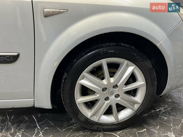 Серый Рено Сценик, объемом двигателя 1.9 л и пробегом 260 тыс. км за 4500 $, фото 4 на Automoto.ua