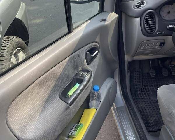 Серый Рено Сценик, объемом двигателя 1.6 л и пробегом 267 тыс. км за 2650 $, фото 3 на Automoto.ua