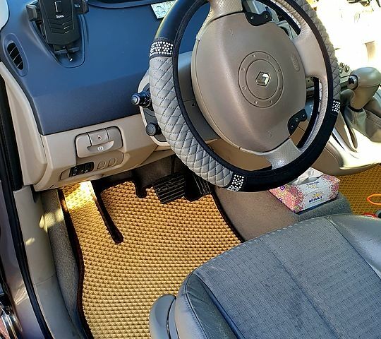 Серый Рено Сценик, объемом двигателя 2 л и пробегом 210 тыс. км за 4300 $, фото 2 на Automoto.ua