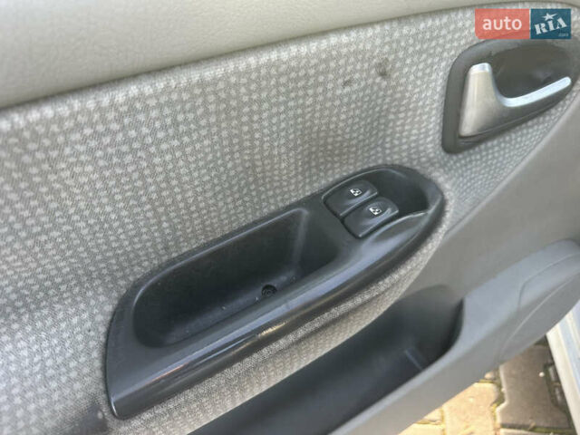 Серый Рено Сценик, объемом двигателя 1.6 л и пробегом 267 тыс. км за 1999 $, фото 21 на Automoto.ua