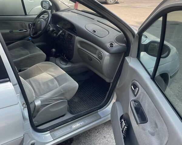 Серый Рено Сценик, объемом двигателя 1.6 л и пробегом 267 тыс. км за 2650 $, фото 4 на Automoto.ua
