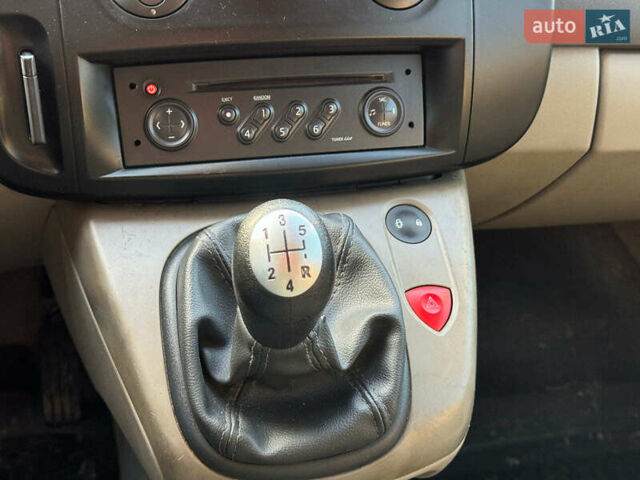 Серый Рено Сценик, объемом двигателя 1.6 л и пробегом 170 тыс. км за 4190 $, фото 25 на Automoto.ua