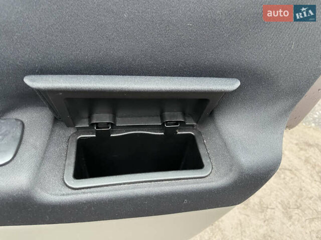 Серый Рено Сценик, объемом двигателя 1.6 л и пробегом 247 тыс. км за 4555 $, фото 38 на Automoto.ua