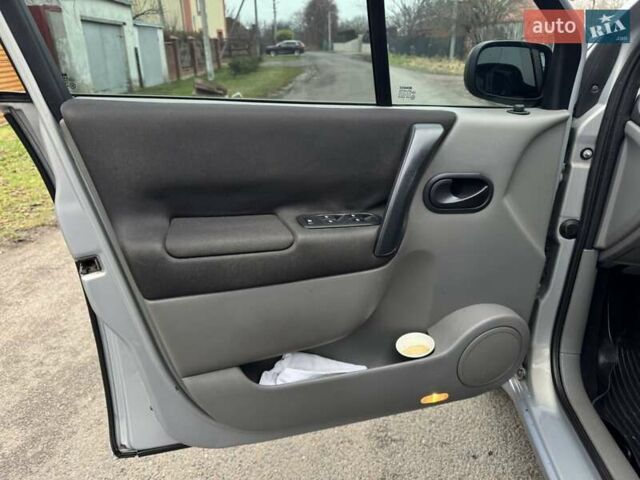 Сірий Рено Сценік, об'ємом двигуна 1.6 л та пробігом 222 тис. км за 3999 $, фото 16 на Automoto.ua