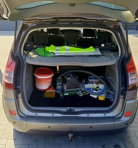 Серый Рено Сценик, объемом двигателя 1.6 л и пробегом 323 тыс. км за 4750 $, фото 4 на Automoto.ua