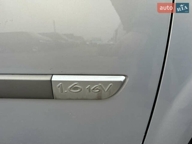Сірий Рено Сценік, об'ємом двигуна 1.6 л та пробігом 118 тис. км за 6300 $, фото 27 на Automoto.ua