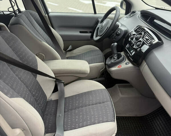 Сірий Рено Сценік, об'ємом двигуна 1.6 л та пробігом 203 тис. км за 4300 $, фото 9 на Automoto.ua