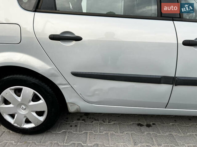 Серый Рено Сценик, объемом двигателя 1.6 л и пробегом 208 тыс. км за 4600 $, фото 7 на Automoto.ua