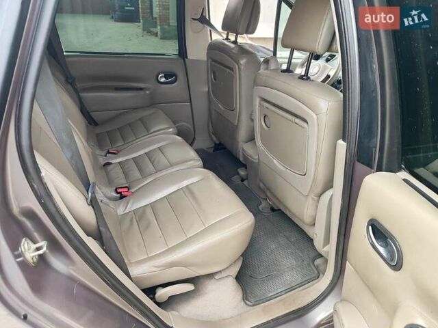 Серый Рено Сценик, объемом двигателя 1.6 л и пробегом 217 тыс. км за 4400 $, фото 12 на Automoto.ua