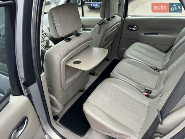 Сірий Рено Сценік, об'ємом двигуна 1.6 л та пробігом 118 тис. км за 6300 $, фото 39 на Automoto.ua