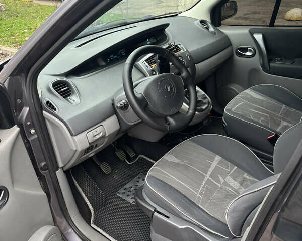 Сірий Рено Сценік, об'ємом двигуна 1.6 л та пробігом 213 тис. км за 4400 $, фото 7 на Automoto.ua