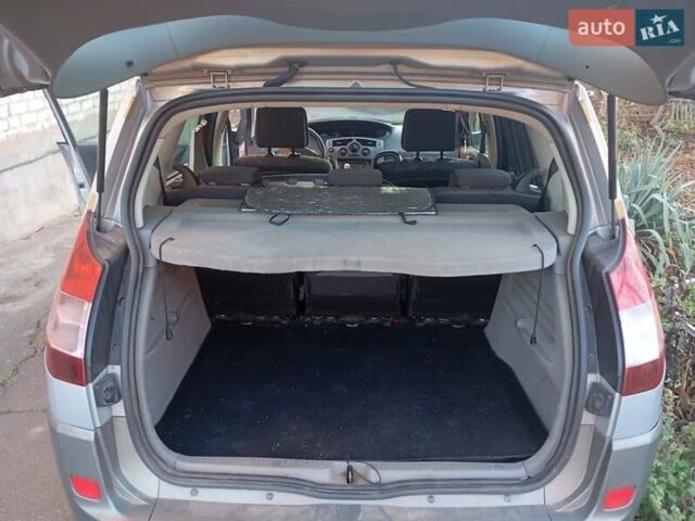 Сірий Рено Сценік, об'ємом двигуна 1.6 л та пробігом 218 тис. км за 4300 $, фото 5 на Automoto.ua