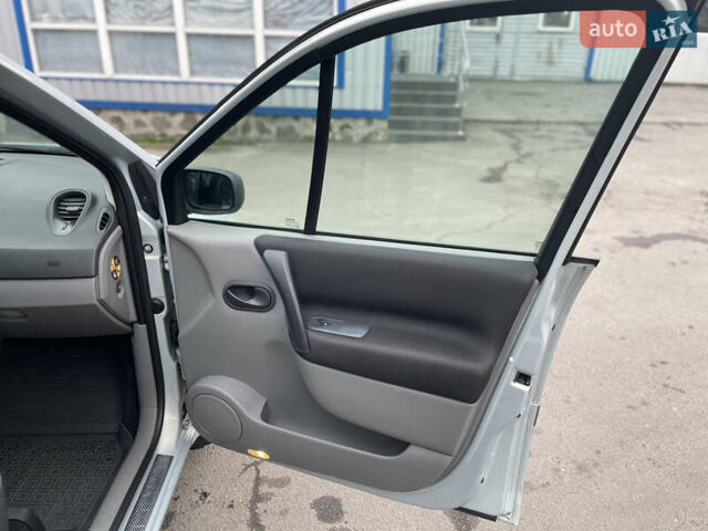 Сірий Рено Сценік, об'ємом двигуна 1.6 л та пробігом 200 тис. км за 4850 $, фото 10 на Automoto.ua