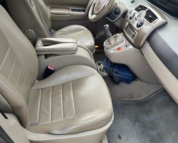 Серый Рено Сценик, объемом двигателя 1.6 л и пробегом 217 тыс. км за 4400 $, фото 13 на Automoto.ua