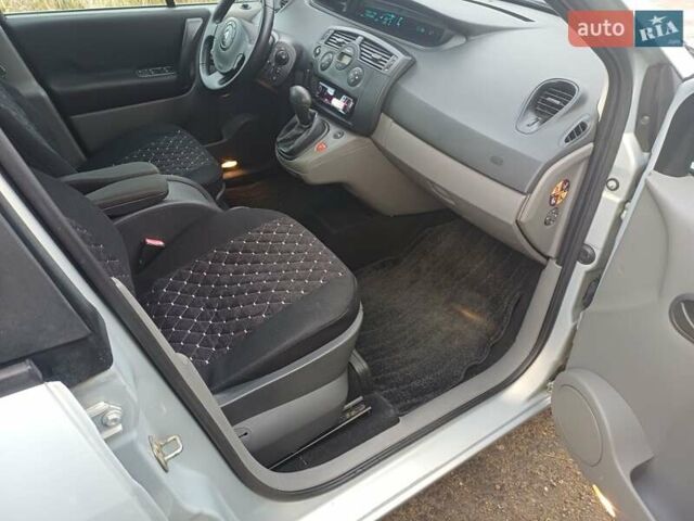 Серый Рено Сценик, объемом двигателя 1.6 л и пробегом 254 тыс. км за 4000 $, фото 7 на Automoto.ua