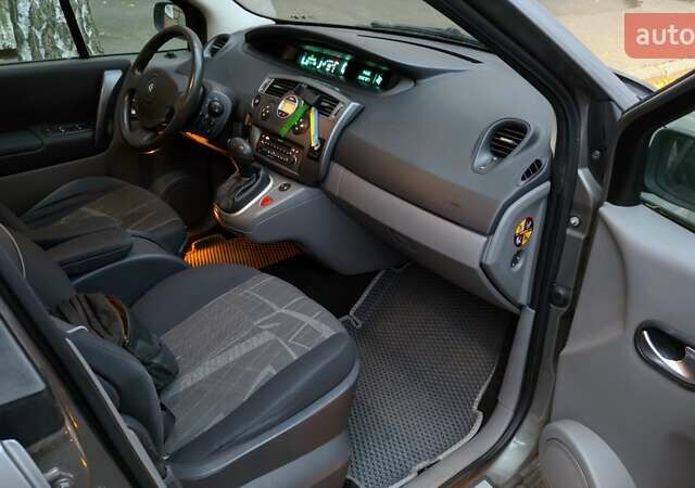 Сірий Рено Сценік, об'ємом двигуна 1.6 л та пробігом 207 тис. км за 3000 $, фото 14 на Automoto.ua