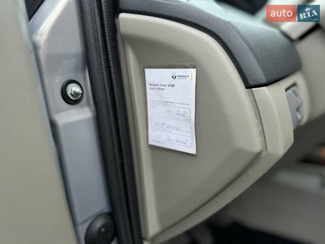 Сірий Рено Сценік, об'ємом двигуна 1.6 л та пробігом 118 тис. км за 6300 $, фото 75 на Automoto.ua