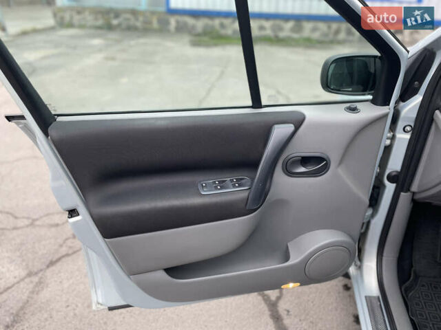 Сірий Рено Сценік, об'ємом двигуна 1.6 л та пробігом 200 тис. км за 4850 $, фото 16 на Automoto.ua